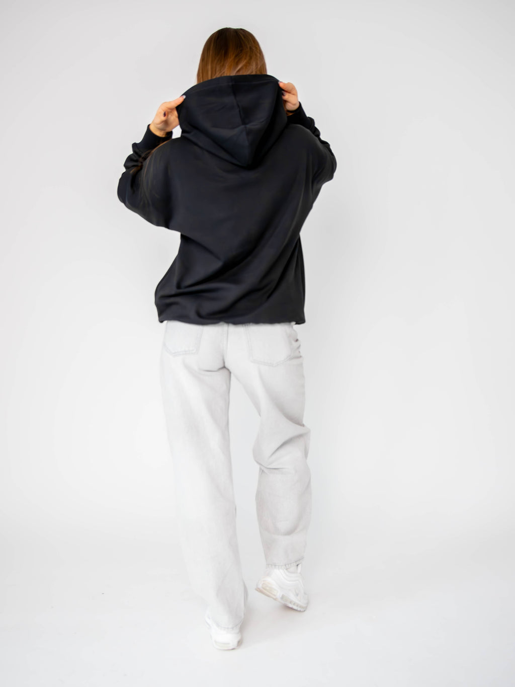 Essential Hoodie – Czarna